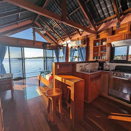 Barrbra Bnb Over The Sea ボカス・タウン エクステリア 写真