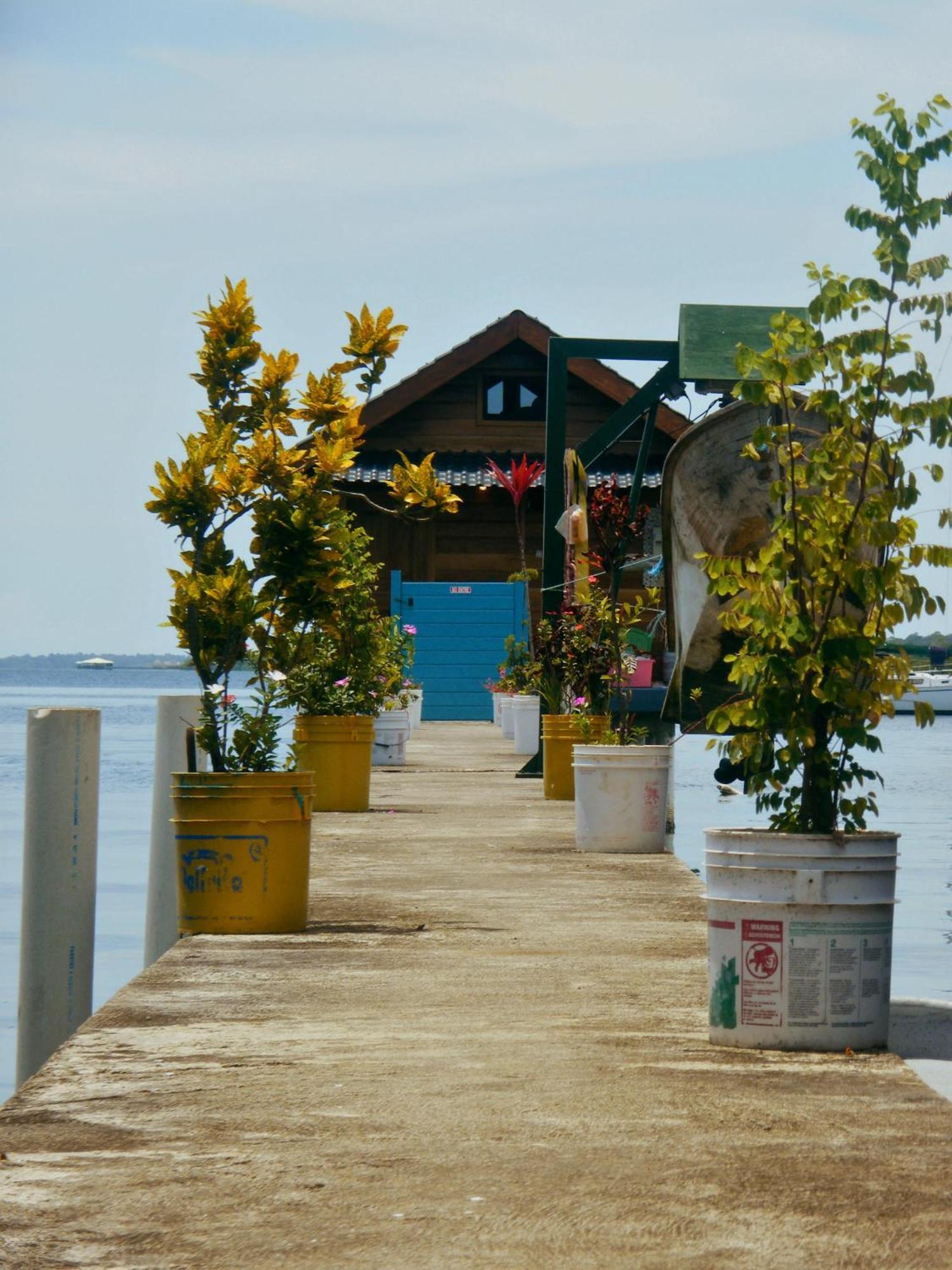 Barrbra Bnb Over The Sea ボカス・タウン エクステリア 写真