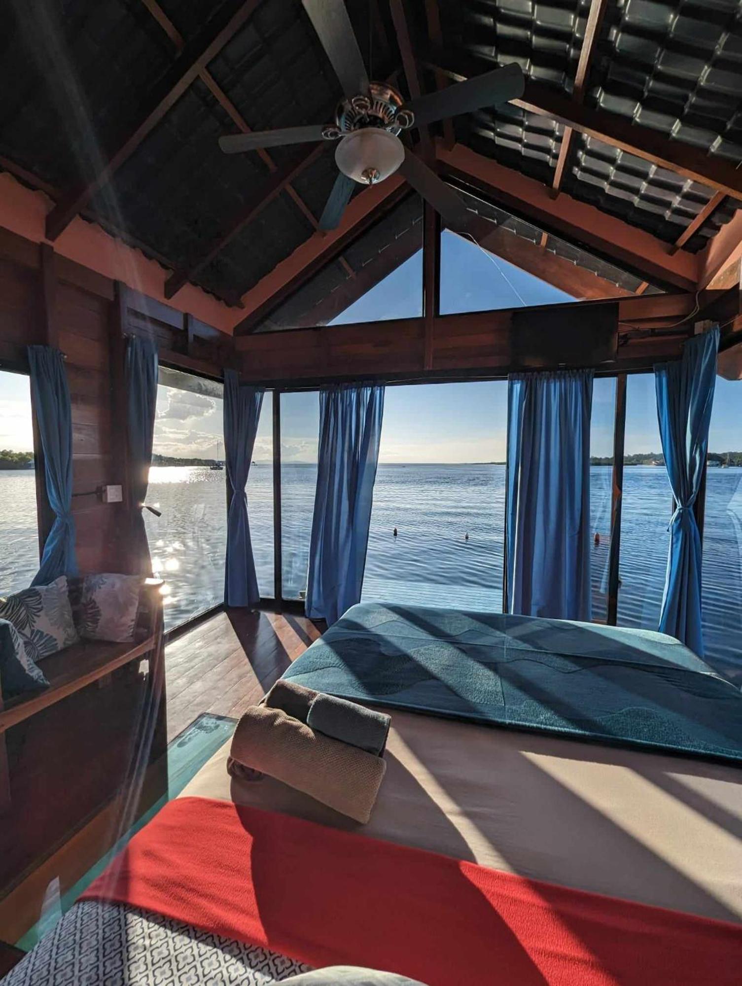 Barrbra Bnb Over The Sea ボカス・タウン 部屋 写真
